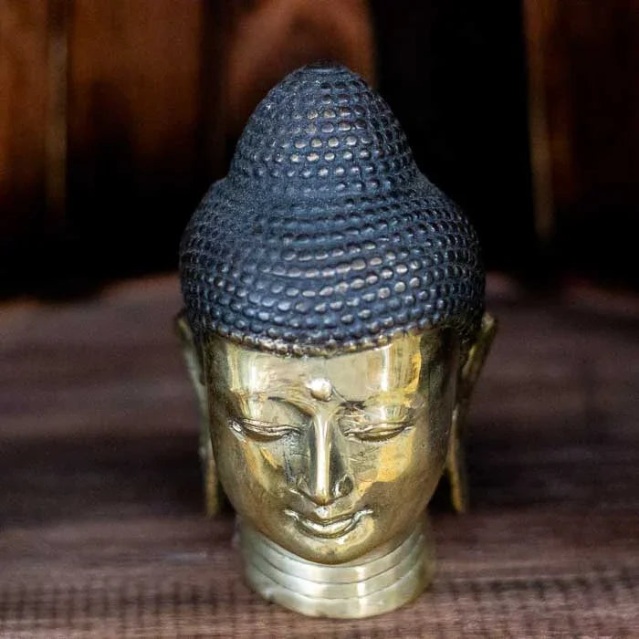 Peça decorativa em bronze dourado representando o Buddha. 