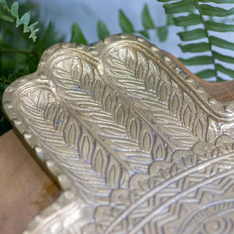 Porta-joias de luxo em formato de Mão de Fátima feito em bronze polido importado de Bali.