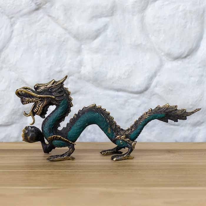 Estatueta serpente oriental de proteção feita em liga de metal e importada de Bali.