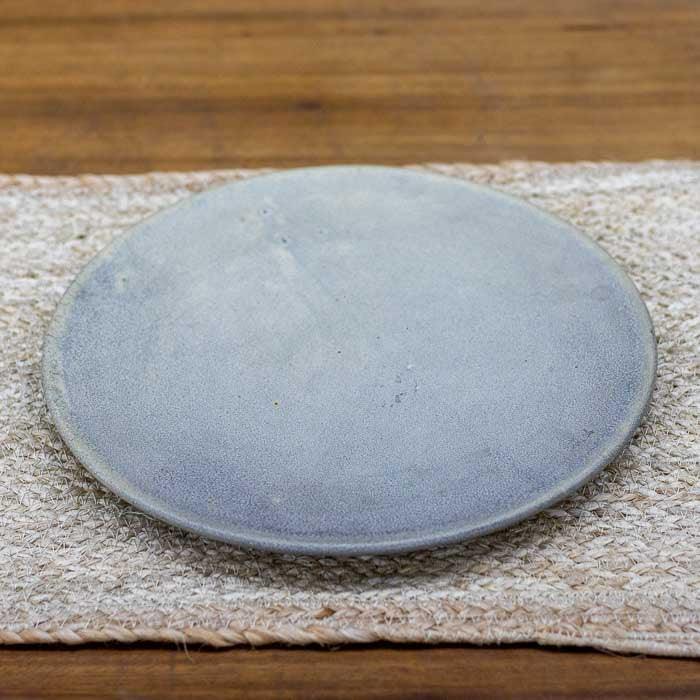 Peça em cerâmica decorativa produzida artesanalmente em Bali 
