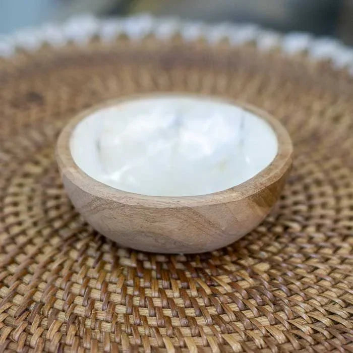 Bowl pequeno artesanal em madeira com interior revestido em Madrepérola.