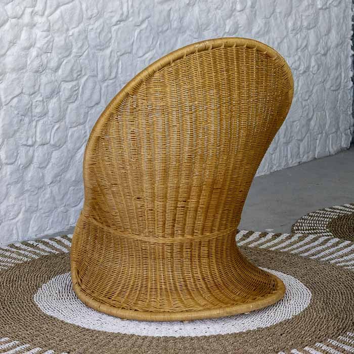 Cadeira vietnamita Dao em fibras de rattan clara estilo boho.