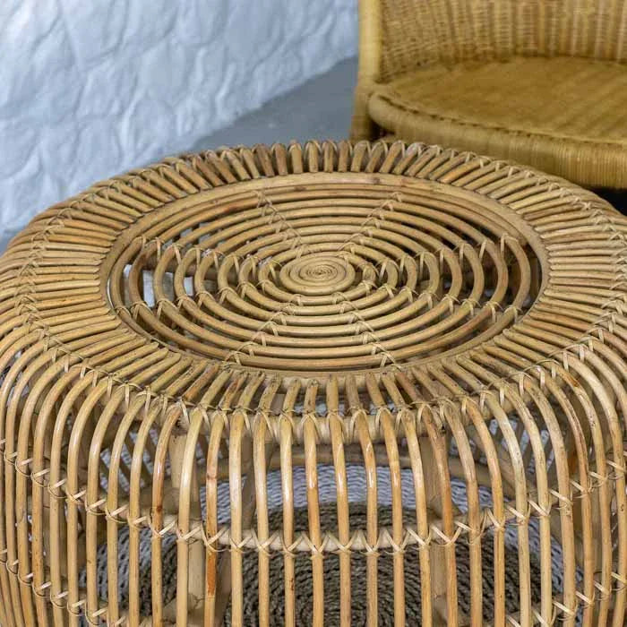 Mesa de Centro BaoLam em fibras de rattan clara estilo boho tropical.