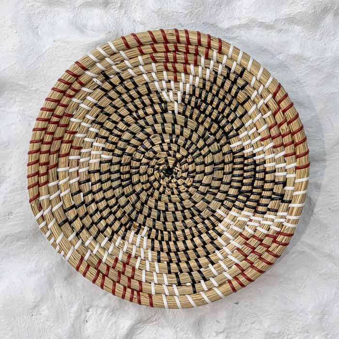 Cestaria Lan artesanal de parede em rattan natural feita no Vietnã.