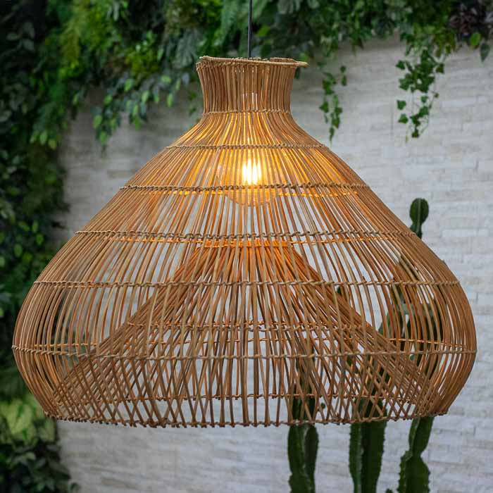 Luminária pêndulo Tay artesanal em rattan natural Vietnã. 