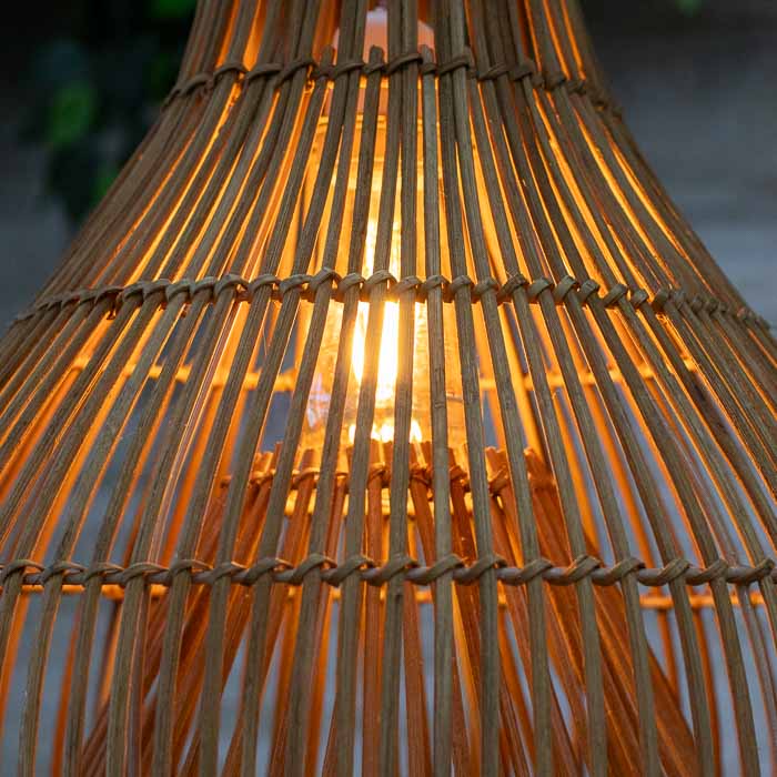 Luminária rústica artesanal em rattan suspensa estilo gota. 