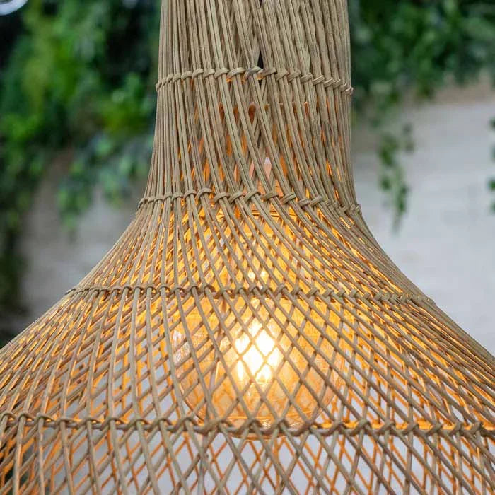 Luminária de teto Saol feita à mão em fibras de rattan exclusivas. 