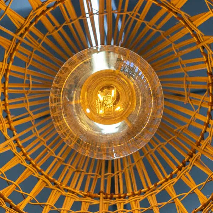 Luminária vietnamita Hang artesanal em bambu trançado.