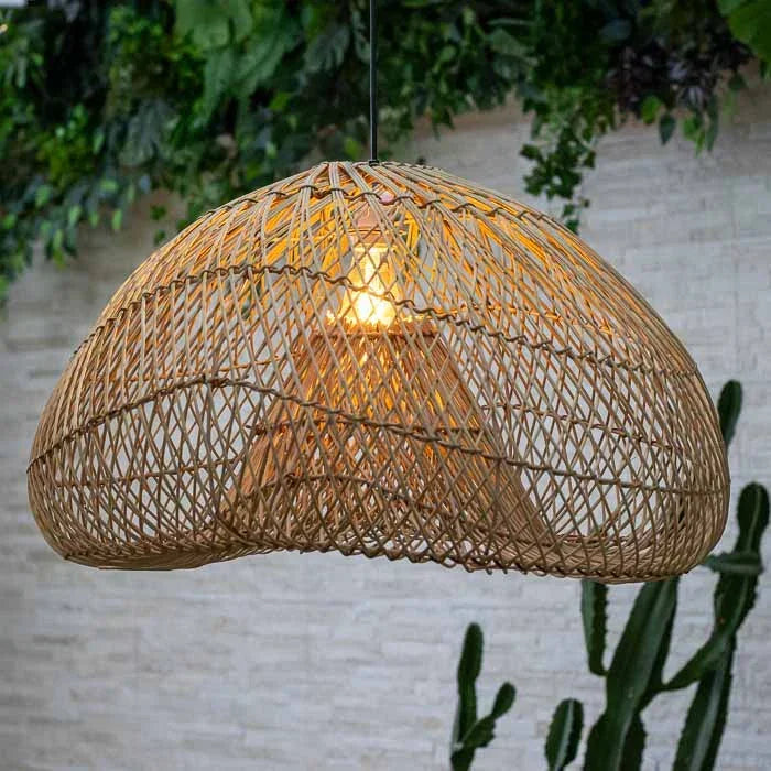 Luminária Pêndulo Lien sustentável em fibras naturais Vietnã. 