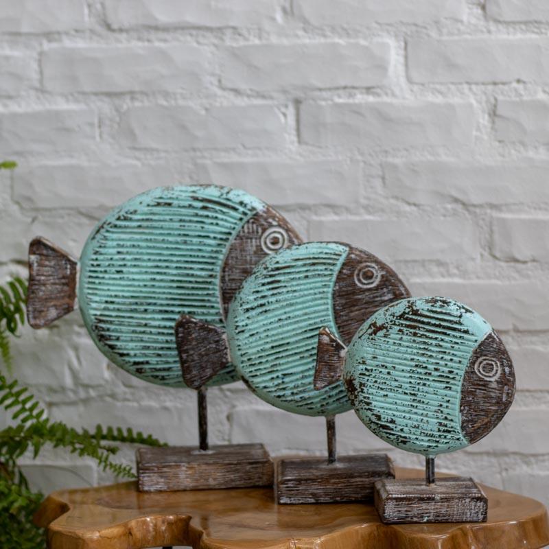 escultura trio peixes artesanais madeira bali indonesia decoracao tropical praia mar oceano loja artesintonia 01