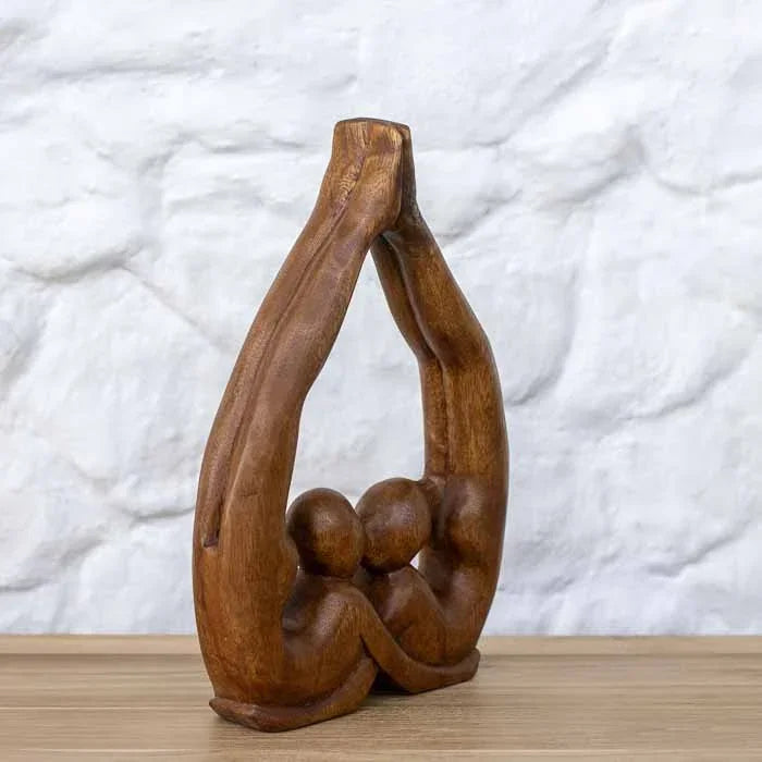 Estatueta abstrata de casal apaixonado praticantes de yoga, importada de Bali.