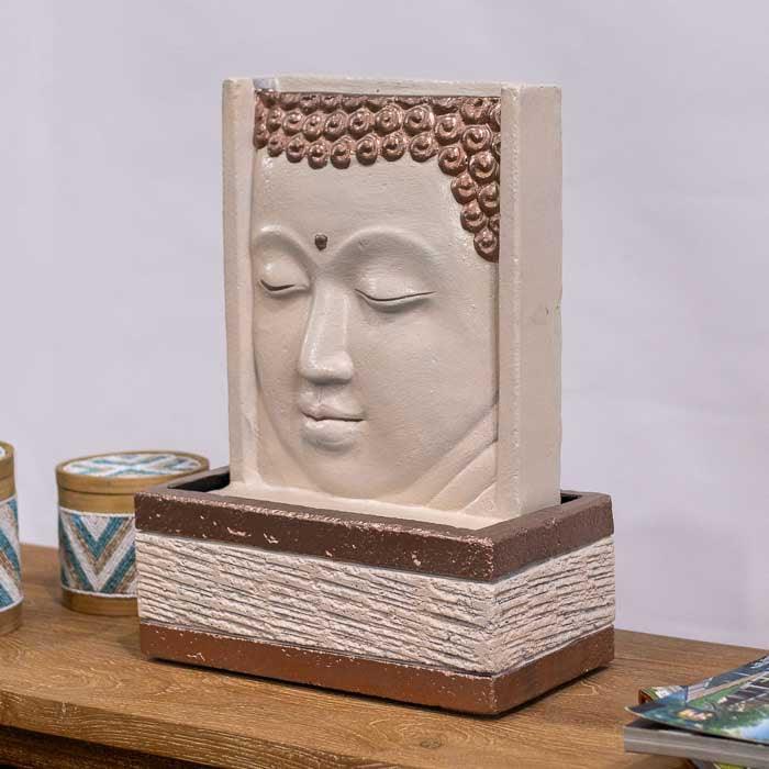 Fonte decorativa de mesa, ideal para criar um ambiente de meditação. 
