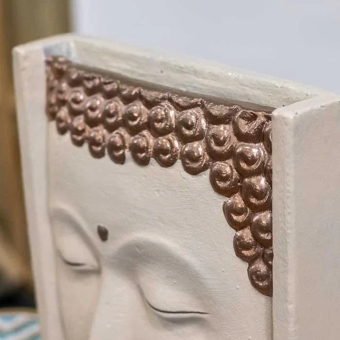 Fonte de água com base retangular texturizada, feita à mão na Indonésia. 