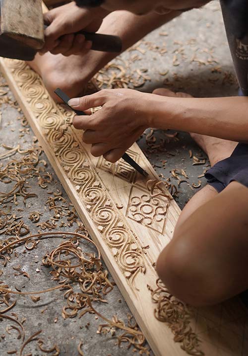 Madeira orgânica artesanal entalhada à mão em Bali.