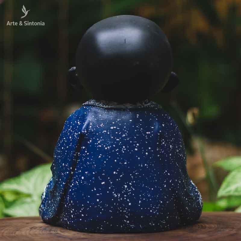 escultura-monge-gordinho-roupa-azul-estelar-home-decor-decorativa-decoracao-zen-budista-budismo-mystic-zen-artesintonia-6