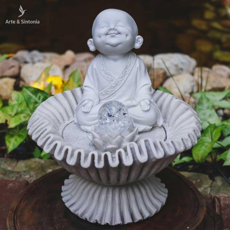 fonte-sanfonada-monge-gordinho-sorridente-home-decor-decorativo-decoracao-zen-budista-budismo-garden-artesintonia-1