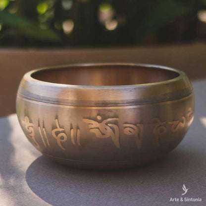 tigela tibetana orin sete metais gold dourada indiana artesanal artesintonia madeira decorativo bowl índia cozinha recipiente wood carved balinese