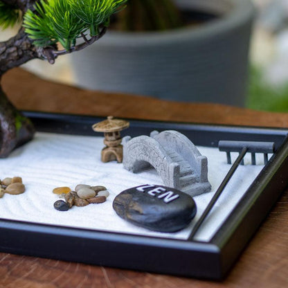 dicione um toque de serenidade a sua loja com o encantador Enfeite Jardim Japonês Zen. Compre hoje e desfrute de tranquilidade.
