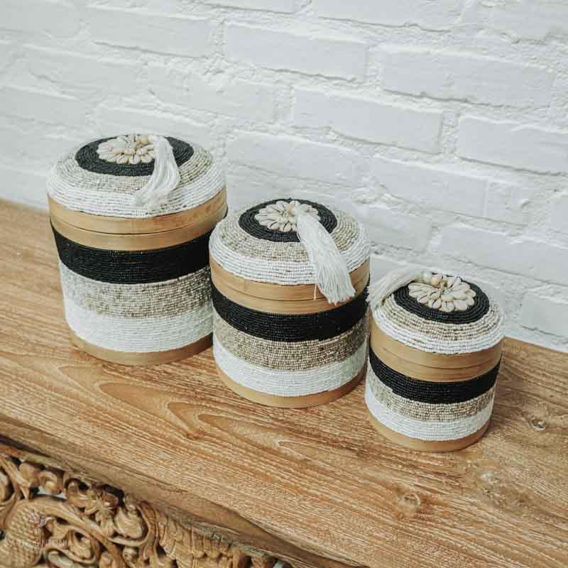 caixa pote decorativo decorativa bambu miçanga miçangas búzios branco preto black white arte artesanato artesão artistas bali balinês balinesa decor decorativa decorativo decoration 