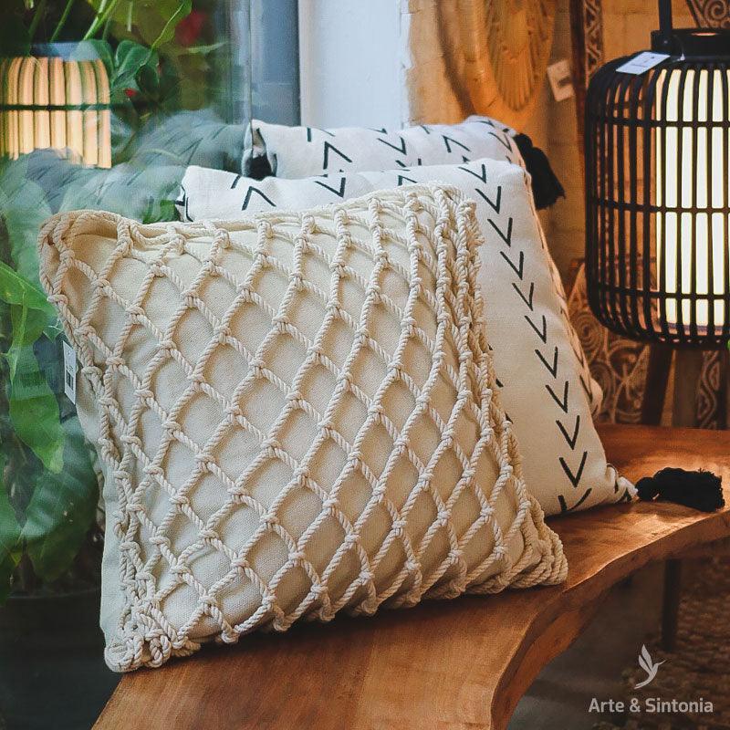 capa-almofada-macrame-corda-branco-home-decor-decoracao-boho-interna-casa-textil-artesintonia-1