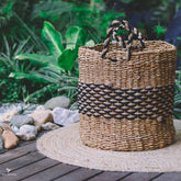 cesto cestaria fibra natural cilindro redondo alça preto artesanal decorativo boho chic home decor versatilidade artesintonia 4