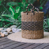 cesto cestaria fibra natural cilindro redondo alça preto artesanal decorativo boho chic home decor versatilidade artesintonia 6