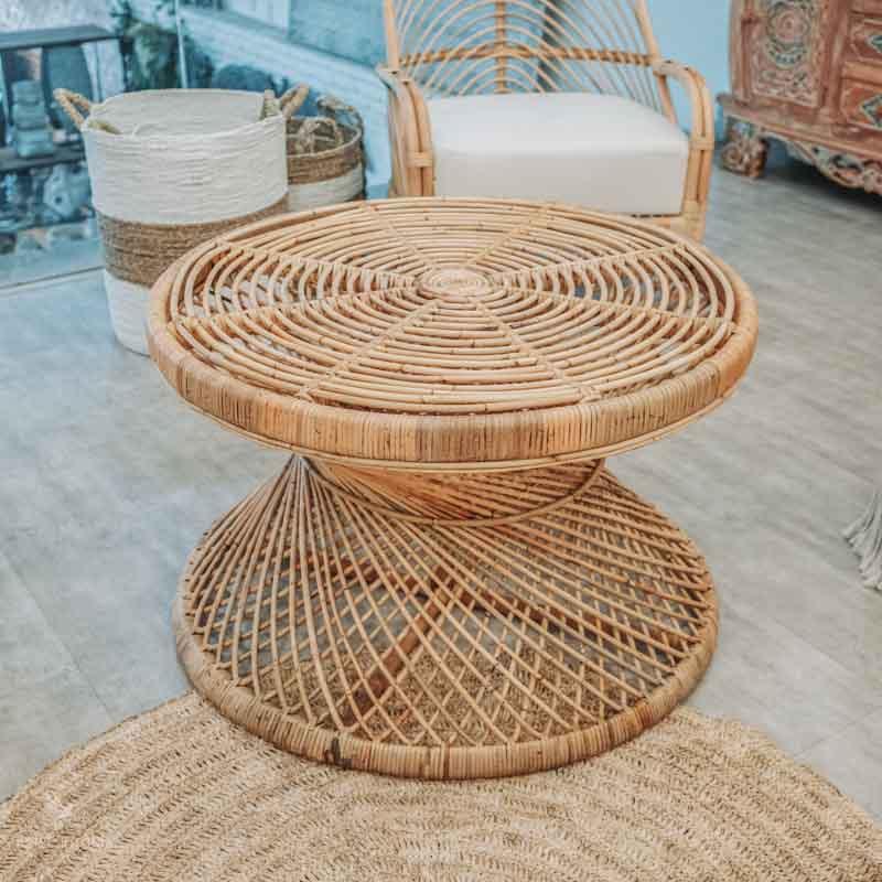 mesa redonda fibra natural rattan decor decoration decoração arte decorativa utilitária bali balines balinesa arte art artesanato artesão artesãos indonesia casa lar ambiente decorativo decorativa