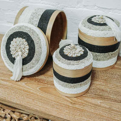 caixa pote decorativo decorativa bambu miçanga miçangas búzios branco preto black white arte artesanato artesão artistas bali balinês balinesa decor decorativa decorativo decoration 