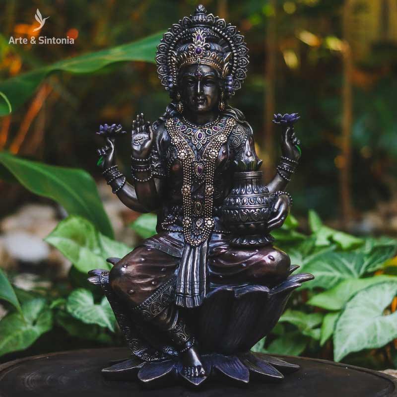 escultura deusa divindade lakshmi sentada trono home decor decoracao zen hindu hinduismo decorativo resina Veronese design artesintonia indiana prosperidade riqueza 
