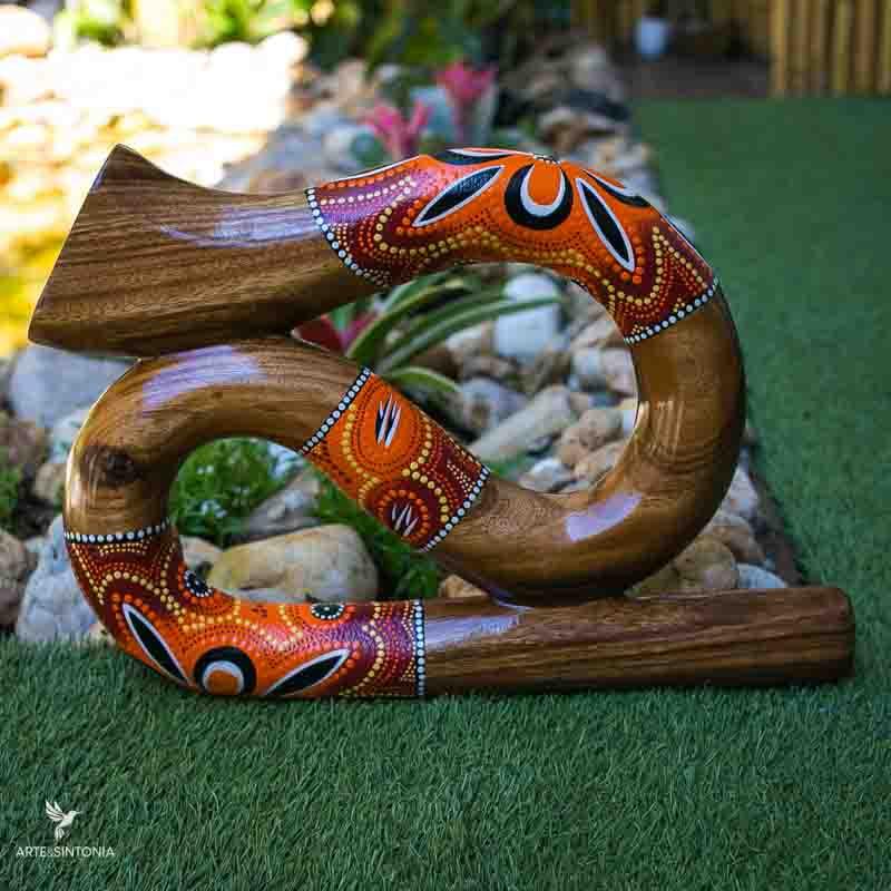 instrumento-didgeridoo-madeira-artesanal-entalhada-objetos-decorativos-balineses-aborigene-laranja-serpente-1