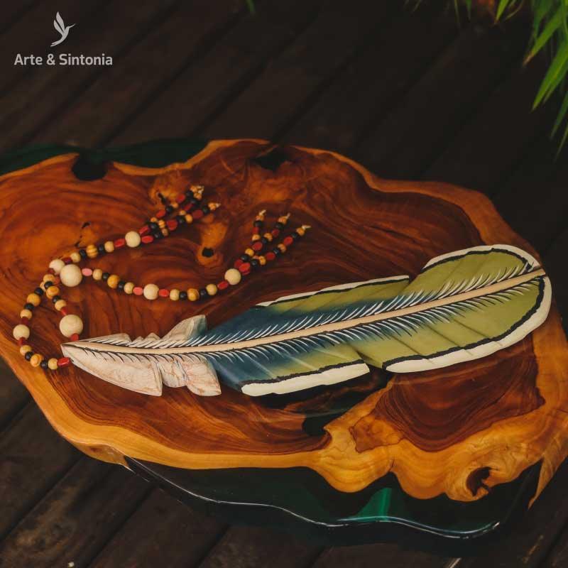 decorative-feather-wooden-art-home-decor-arte-mineira-pintura-madeira-handmade-curral-cor-cordao-micangas-7