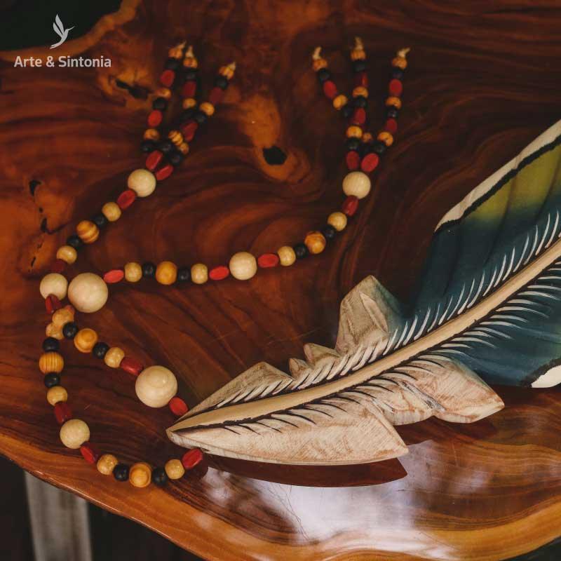 decorative-feather-wooden-art-home-decor-arte-mineira-pintura-madeira-handmade-curral-cor-cordao-micangas-6