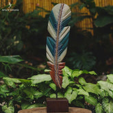 escultura-pena-azul-verde-decorativa-artesanato-artesanal-curral-da-cor-arte-minas-artistas-exclusivos-artesintonia-indio-arte