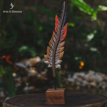 escultura de pena entalhada na madeira decoracao casa boho artesintonia artesanatos brasileiros minas gerais curral laranja