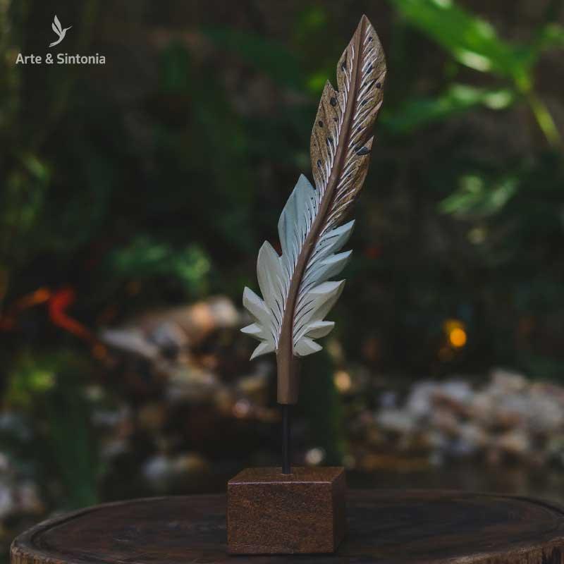 escultura de pena entalhada na madeira decoracao casa boho artesintonia artesanatos brasileiros minas gerais curral 9