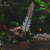 escultura de pena entalhada na madeira decoracao casa boho artesintonia artesanatos brasileiros minas gerais curral 9