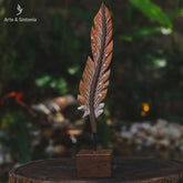 escultura de pena entalhada na madeira decoracao casa boho artesintonia artesanatos brasileiros minas gerais curral 10
