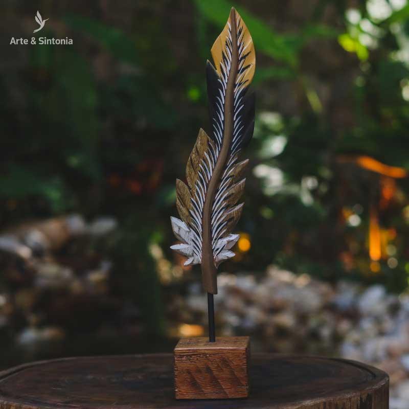escultura de pena entalhada na madeira decoracao casa boho artesintonia artesanatos brasileiros minas gerais curral 12