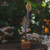 escultura de pena entalhada na madeira decoracao casa boho artesintonia artesanatos brasileiros minas gerais curral 12