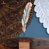 escultura de pena entalhada na madeira decoracao casa boho artesintonia artesanatos brasileiros minas gerais curral 12