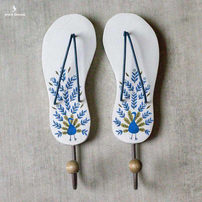 cabideiro artesanal madeira decoracao chinelos havaianas objetos decorativos casa ambientes quartos paredes artesanatos brasileiros home decor curral da cor mineiros artesintonia 6
