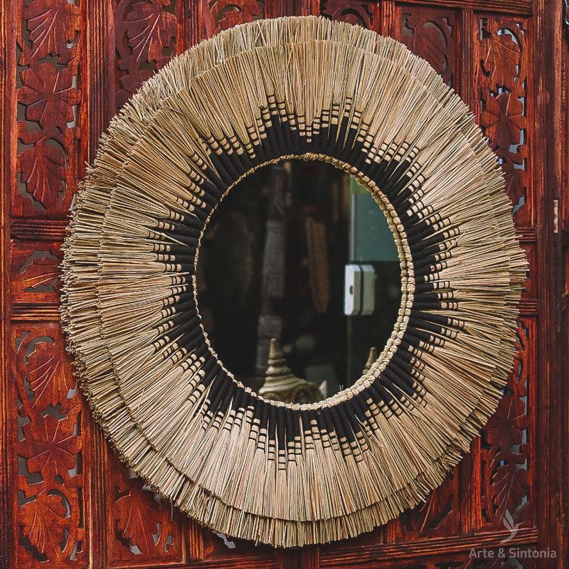 boho-round-natural-fiber-mirror-wall-art-bali-espelho-redondo-moldura-rustica-mandala-parede-palha-natural-desfiada-1espelho-fibras-naturais-boho-fibra-natural-artesintonia-decoracoes-artesintonia-bali-indonesia-redondo-80cm-5
