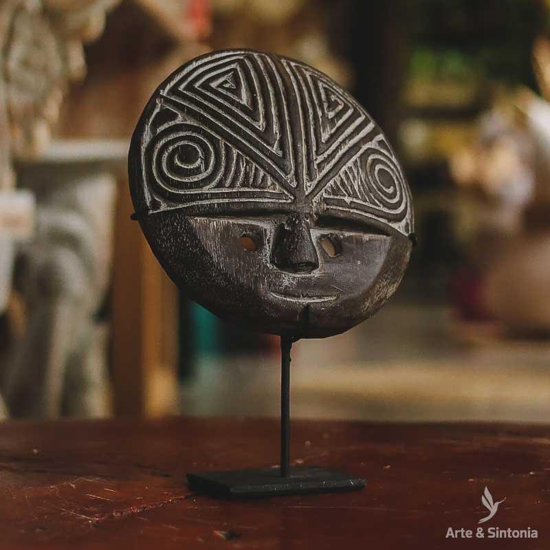 mascara redonda etnica ethnic ethnics com base suporte artesanal arte artesanato artesao artesaos decor decoracao bali balidecor baliart timor balinesa balines
