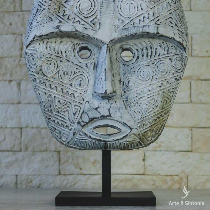 mascara decorativa grande branca madeira artesanal arte bali indonesia artesintonia 4