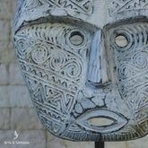 mascara decorativa grande branca madeira artesanal arte bali indonesia artesintonia 6