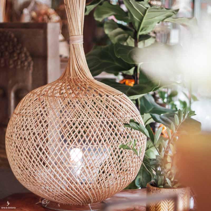 luminaria de chao rattan fibras naturais natural rotim objetos decorativos tramados balineses indonesia decoracao casa sala living estar objetos artesanais artesintonia biasa 2