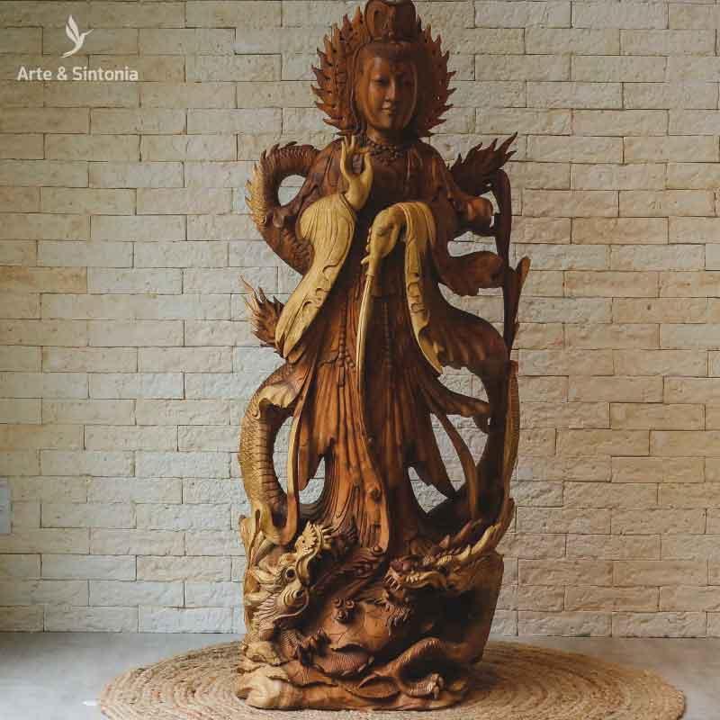 escultura estatua em madeira suar rain tree objetos decorativos decoracao indonesia balinesa kuan yin budista divindade carved carving entalhada madeira wood sculpture home decoration amazing deusa compaixao dragoes entalhados 2