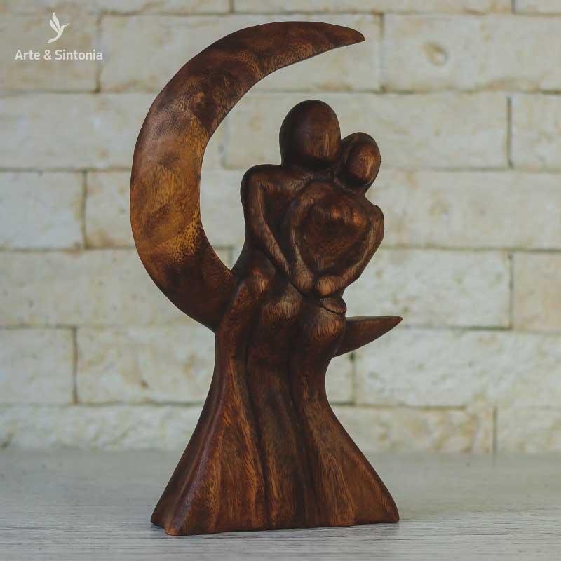 escultura-abstrata-enamorados-na-lua-madeira-home-decor-decoracao-bali-balinesa-indonesia-artesanal-artesanato-artesintonia-5