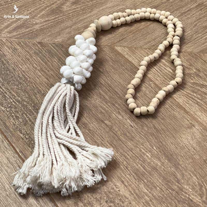 boho-mobile-decorativo-colar-artesanal-contas-madeira-conchas-naturais-ethnic-home-decor-white-tassel-mobile