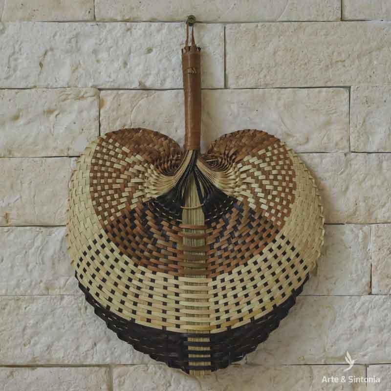 leque-pequeno-fibras-naturais-artesanal-artesanato-balines-bali-indonesia-artesintonia-5